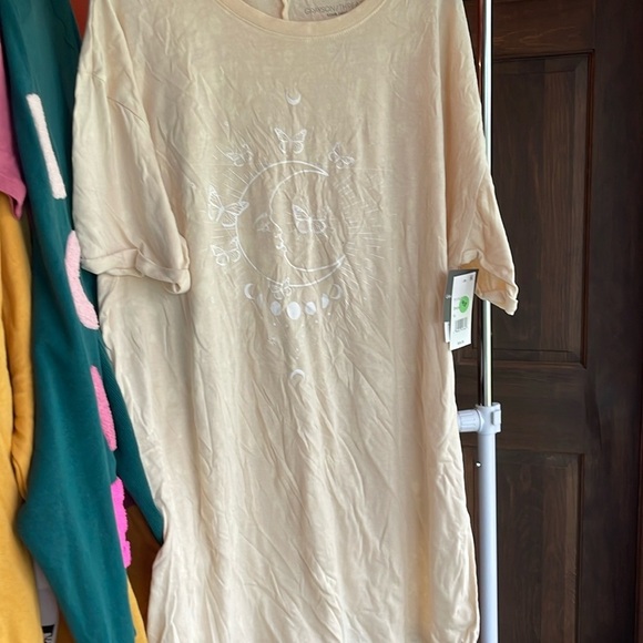 Grayson Threads Graphic T-shirt - Picture 2 of 5